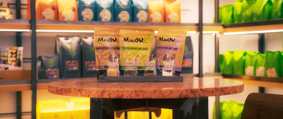 Verschiedene Packungen MauiSu Zucker im Kaffee Shop der Kaffeerösterei Martermühle