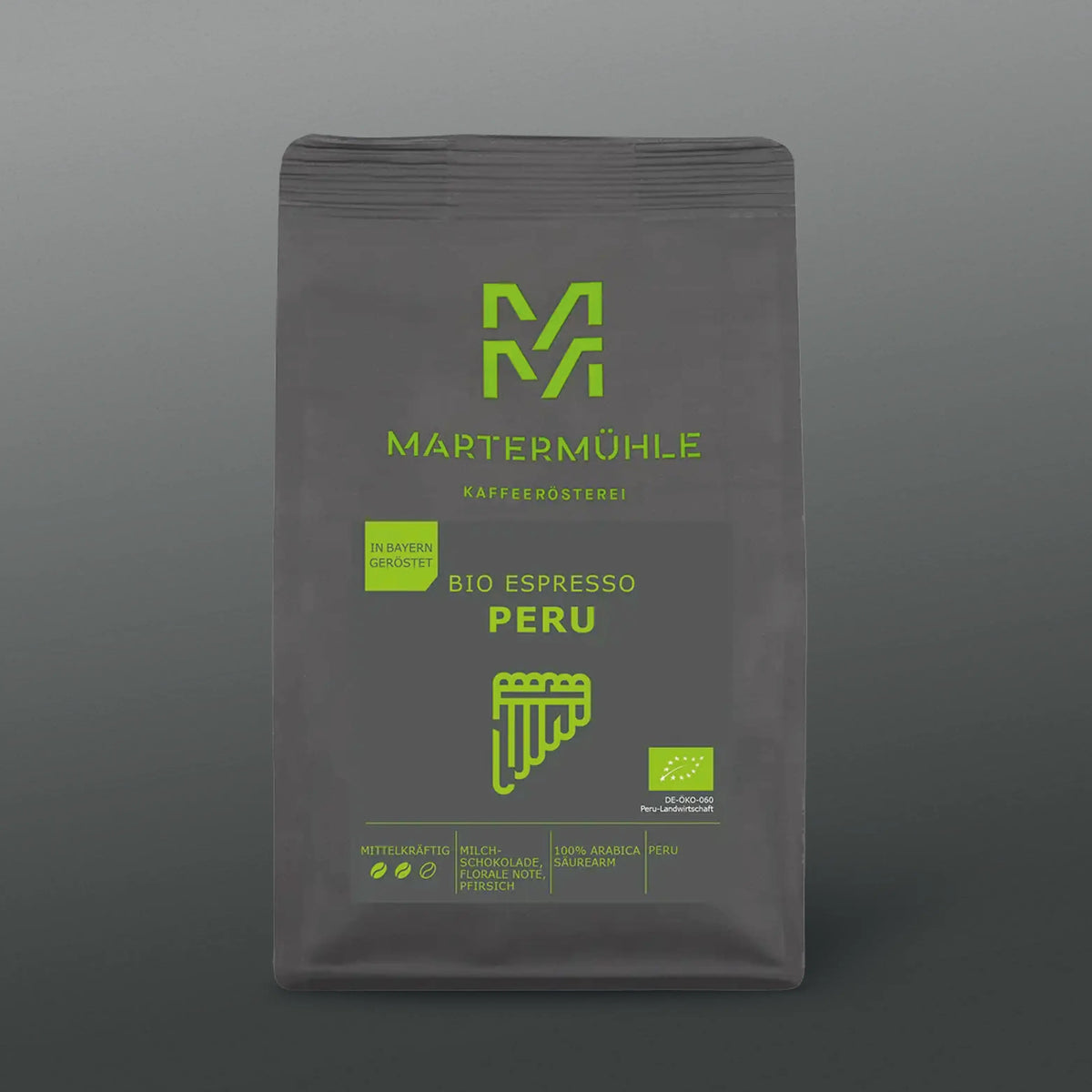 Packung Bio Espresso Peru auf grauem Hintergrund.